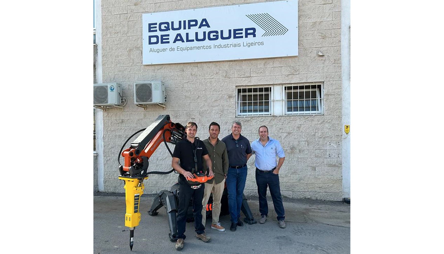 Entrega do rob DXR 140 da Husqvarna no passado dia 9 de outubro nas instalaes da BC  Equipa de Aluguer no Seixal, com a presena de Sandro Reis...