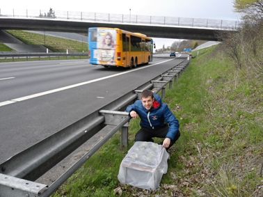 Punto de exposici�n al lado de una autov�a en la zona periurbana. Fuente: UPM