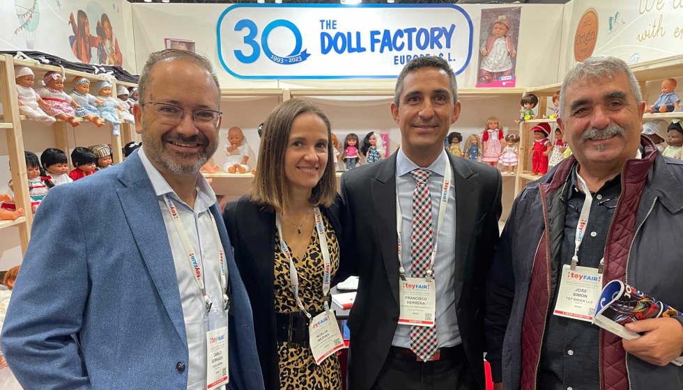 Camilo Bernabeu, gerente de Muecas Paola, junto a Noelia Medina y Francisco Herrera, gerente de The Doll Factory, y Jos Simon...