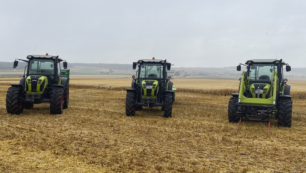 Modelos das trs novas gamas de tratores compactos CLAAS