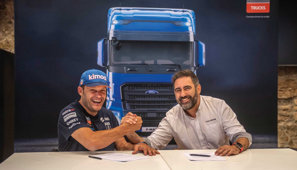 Albert Llovera, embajador de marca de Ford Trucks para 2024 (izquierda), junto a Jos Luis Quero, CEO de Ford Trucks Espaa...