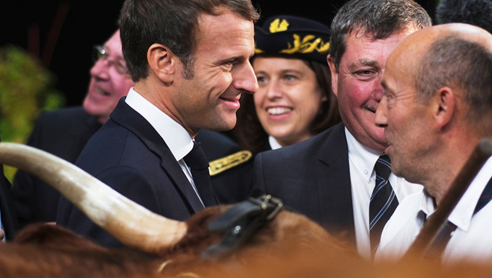 Emmanuel Macron, presidente de la Repblica Francesa, acompaado por Jacques Chazalet, presidente de Sommet de l'levage...