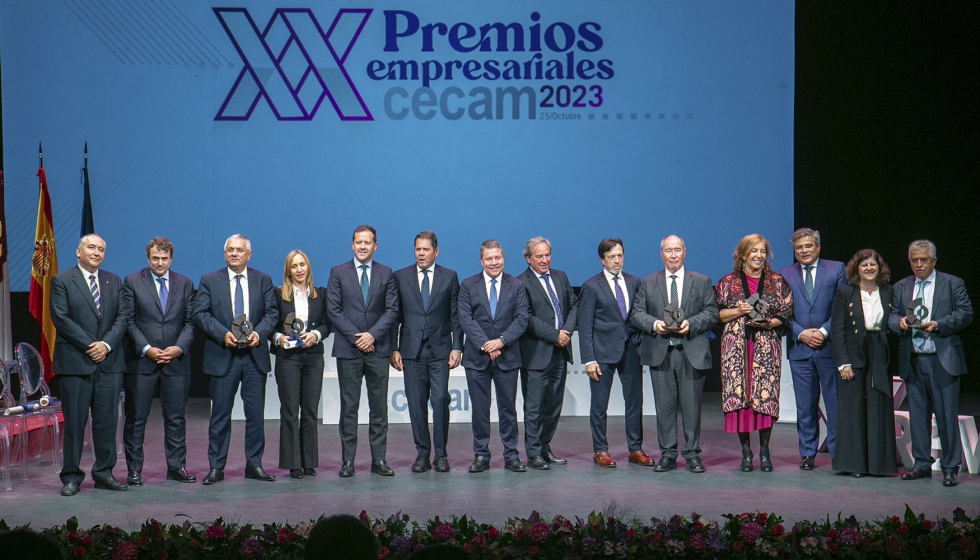 Foto de familia de la entrega de premios de la Confederacin Regional de Empresarios de Castilla-La Mancha (CECAM)