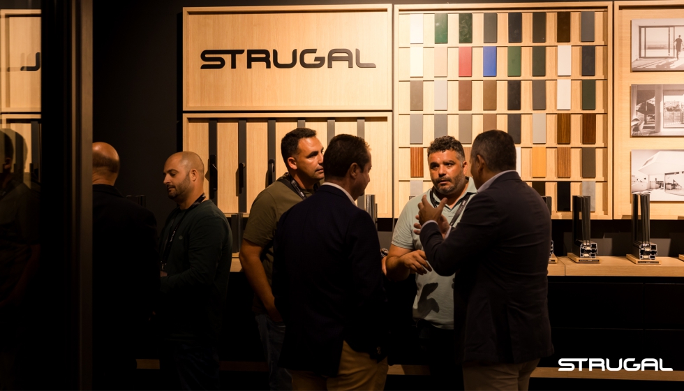 Los participantes en la Convencin STRUGAL100, visitaron tambin el showroom de la firma