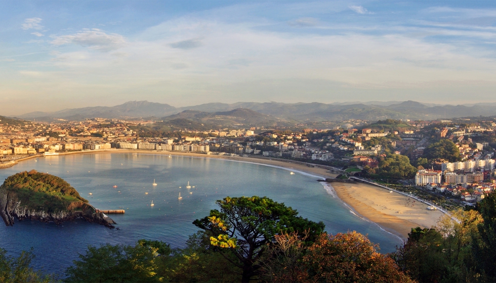 Adems del enfoque innovador para la gestin de datos del Observatorio de Turismo de Donostia / San Sebastin...