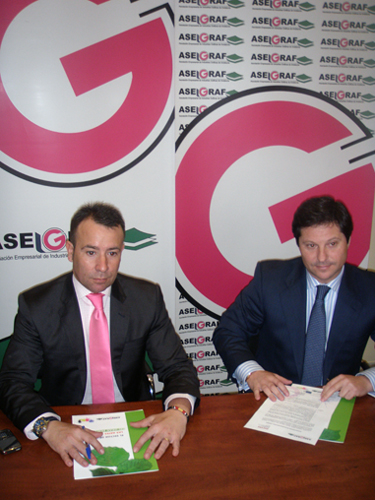 El presidente de Aseigraf, Antonio Lapp (derecha) y el director de Ricoh en Sevilla, Jos Manuel Daz (izquierda)