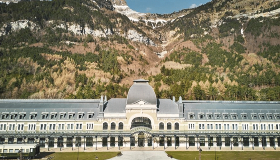 Fachada de la impresionante Estacin Internacional de Canfranc en Huesca, ahora convertida en un hotel de lujo por el equipo de Ilmiodesign...