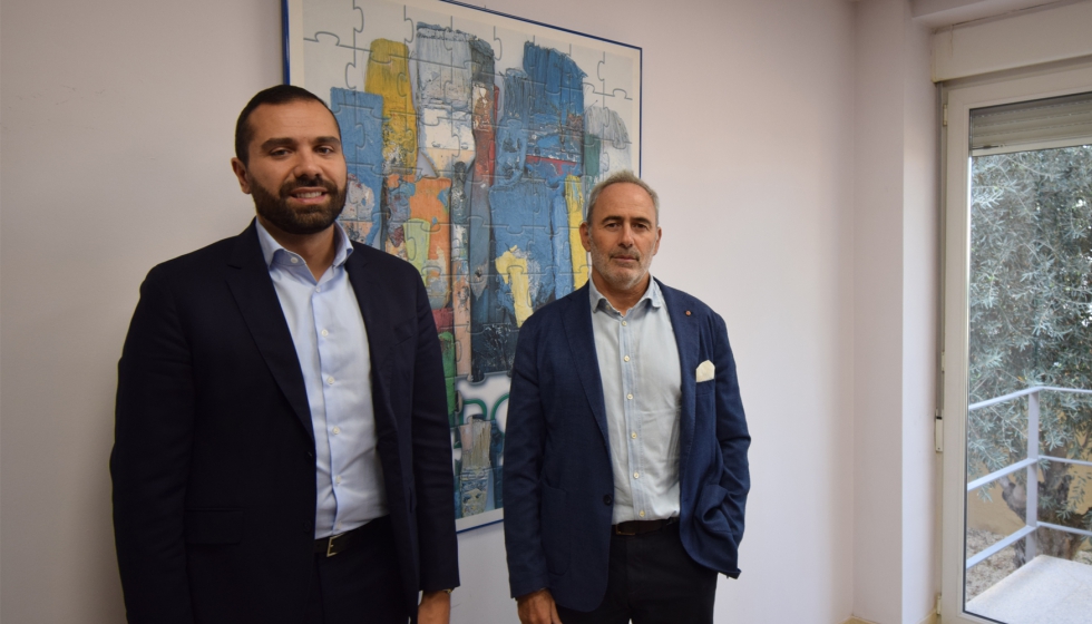De izquierda a derecha: David García, director de Operaciones Burotec, y Javier Mediavilla, director Servicios Industriales TÜV Rheinland...