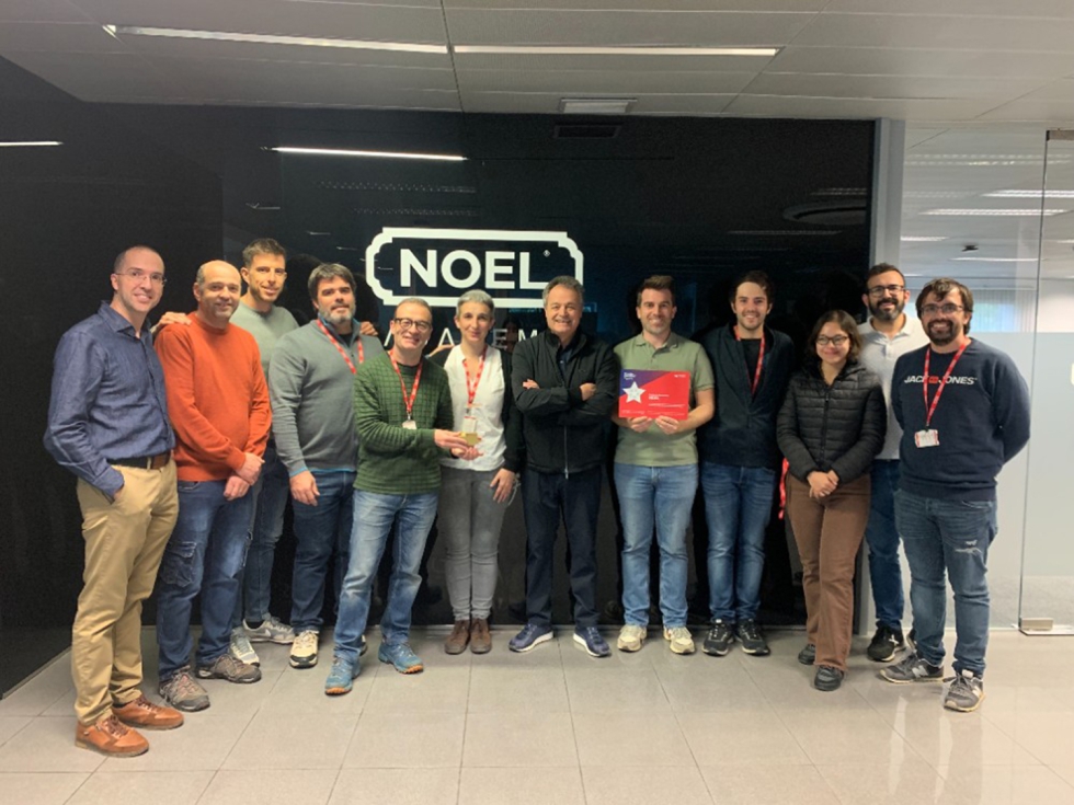 Parte del equipo responsable del proyecto ganador NOEL: Noel Operational Excellence by Lean en las instalaciones de la compaa...