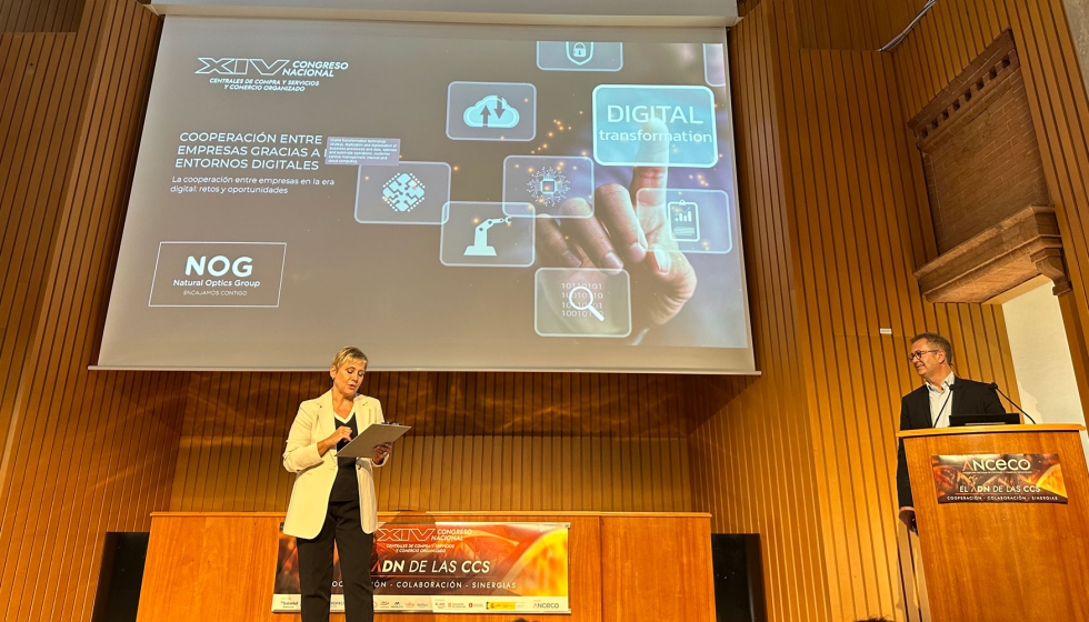 Gloria Serra presentando a Ignasi Sol, CEO de NOG