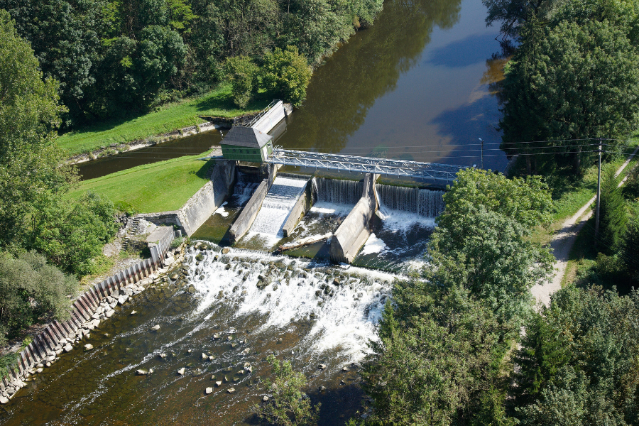 Central hidroeltrica interna na sede da Salamander na Baviera. Foto: Salamander Industrie-Produkte GmbH