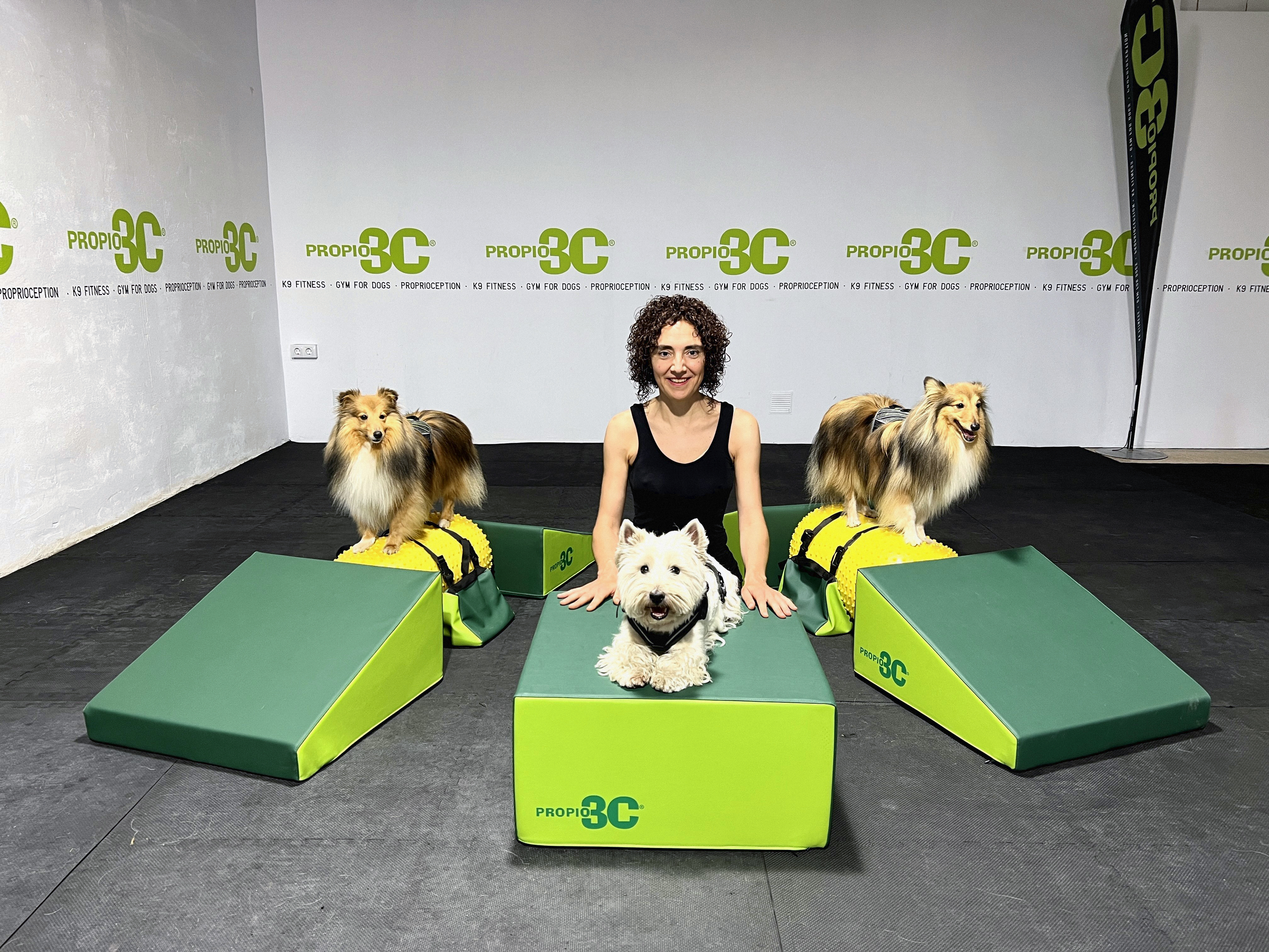 Eva Snchez, creadora del mtodo Propio3C y gerente del Centro Canino Petaneres