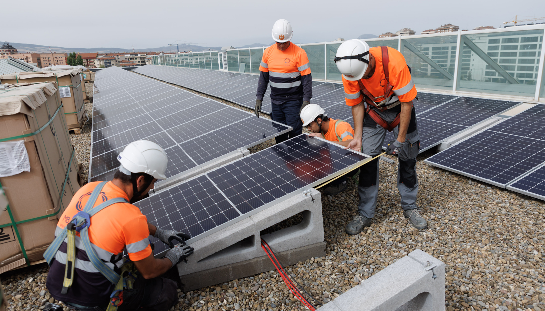 La instalacin de las placas fotovoltaicas comenz en el mes de junio y culmin durante el mes de noviembre