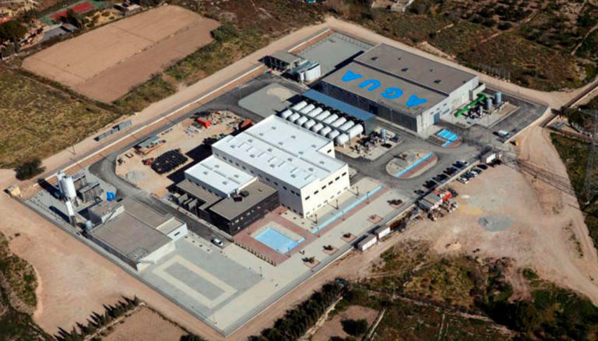 La desaladora de Mutxamel tiene una capacidad de produccin 50.000 metros cbicos diarios, ampliable hasta los 80...