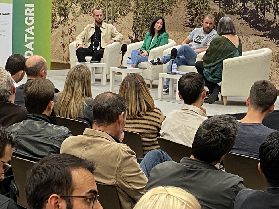 Los agroinfluencer Tomy Rohde, Clara Sarramin y Sebastin Gonzlez participaron en una mesa redonda moderada por la directora de Efeagro...