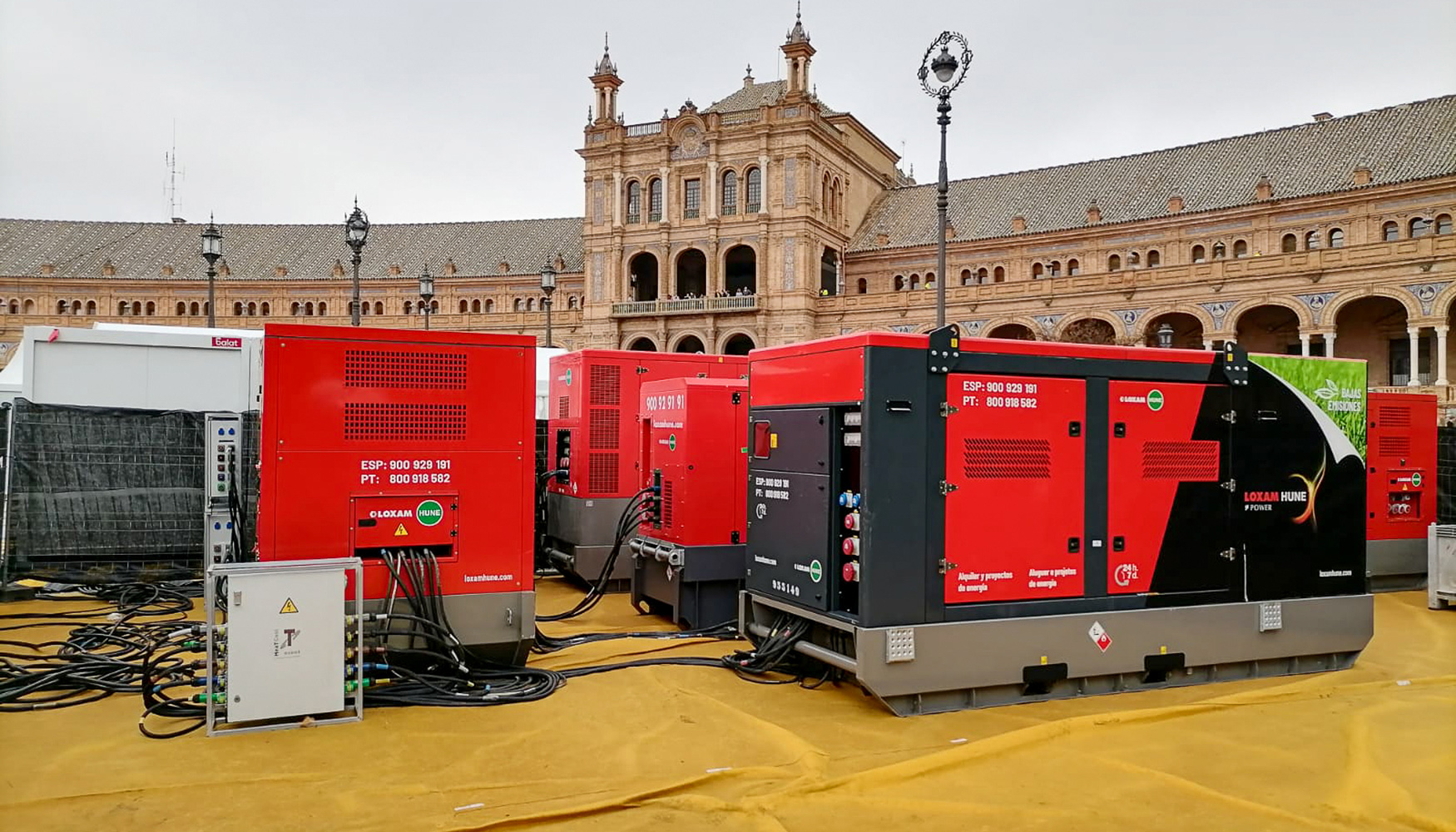 Grupos electrgenos LoxamHune en la Plaza de Espaa de Sevilla