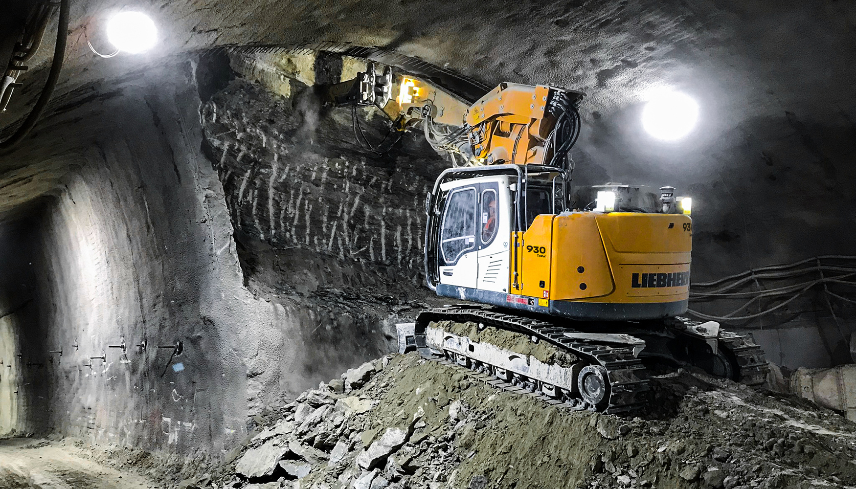 A escavadora de rastos R 930 Tunnel é adequada para todas as aplicações subterrâneas