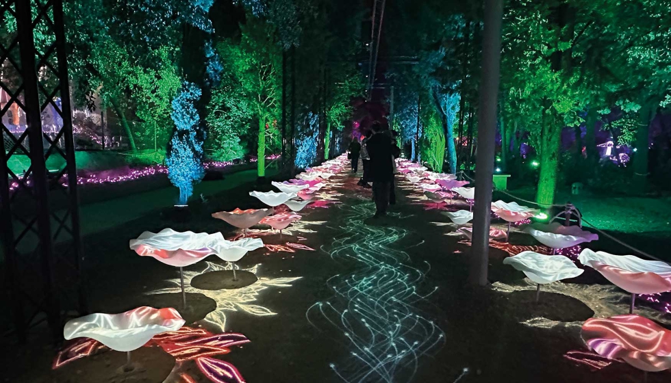 La iluminaci�n de los Jardines Torre Girona le convierten en un espacio inmersivo �nico en la ciudad de Barcelona