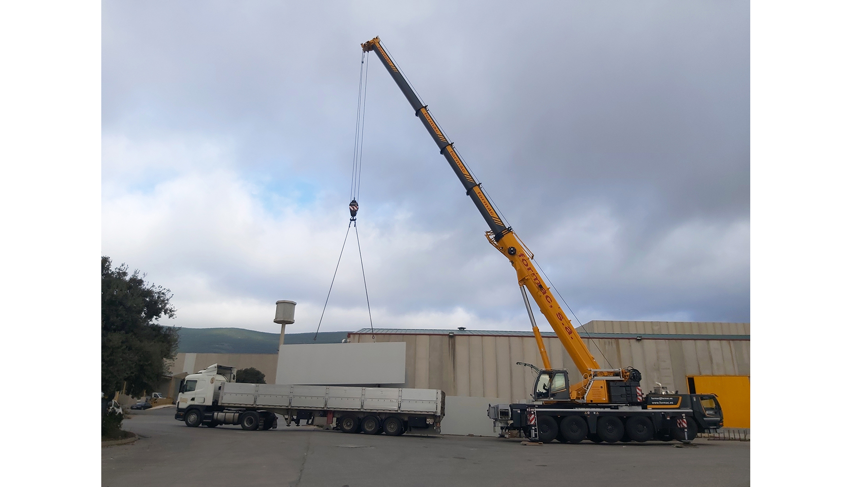 Primer trabajo con la gra mvil Liebherr LTM 1110-5.2 de Formac