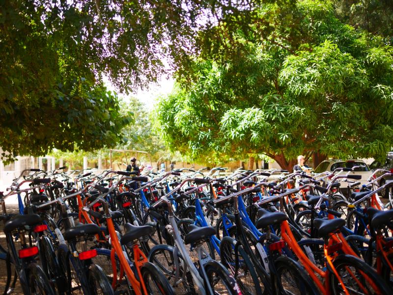 Imagen de las bicicletas en el Lycée de Loul Sessene