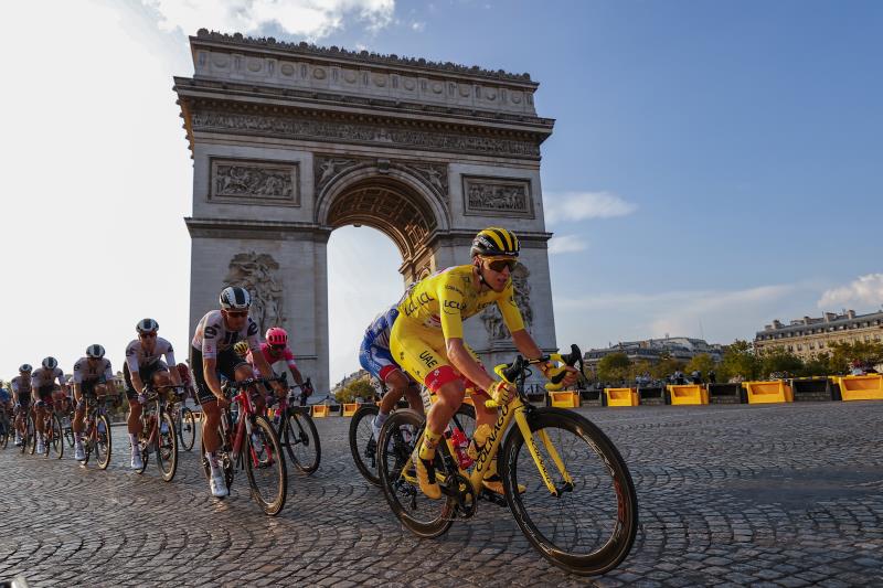 Tadej Pogacar en el Tour, con su Colnago