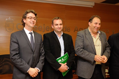 In the Centre, Alfonso Glvez Caravaca, head of ASAJA Murcia, during the cycle of conferences 'Murcia, agrarian region'