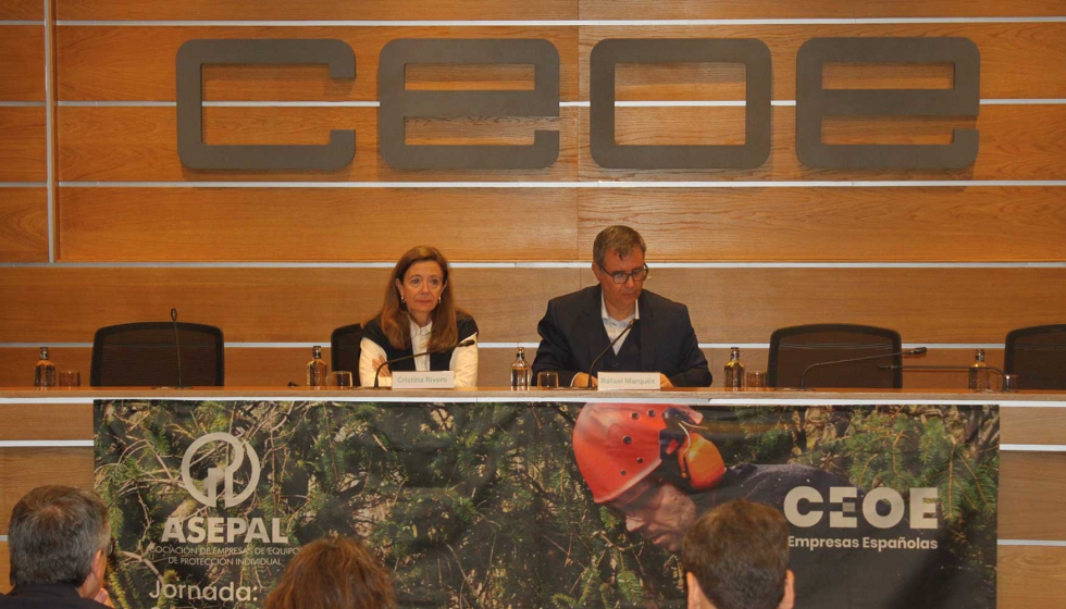 Cristina Rivero, directora del Departamento de Industria, Energa, Medio Ambiente y Clima de Ceoe, y Rafael Marqus, vicepresidente de Asepal...