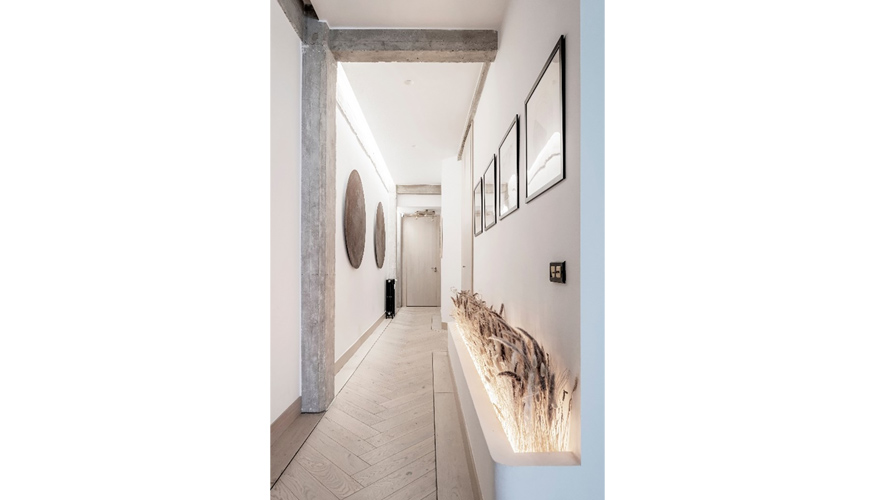 Detalle de uno de los pasillos de la residencia con las espigas de trigo que, adems de ornamentar, permiten integrar la naturaleza al proyecto...