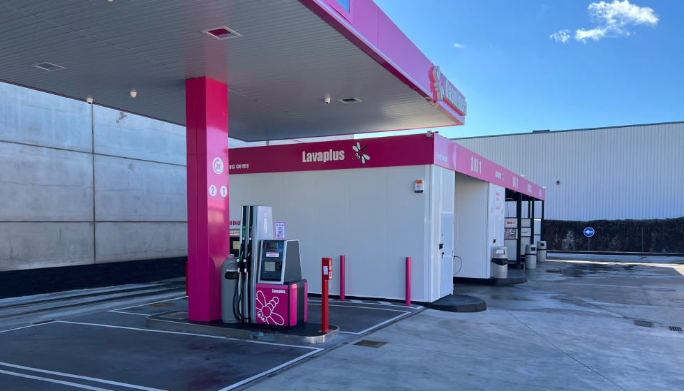 El centro Lavaplus de Alcal de Henares cuenta con cuatro surtidores, ofreciendo gasolina 95 y gasleo A