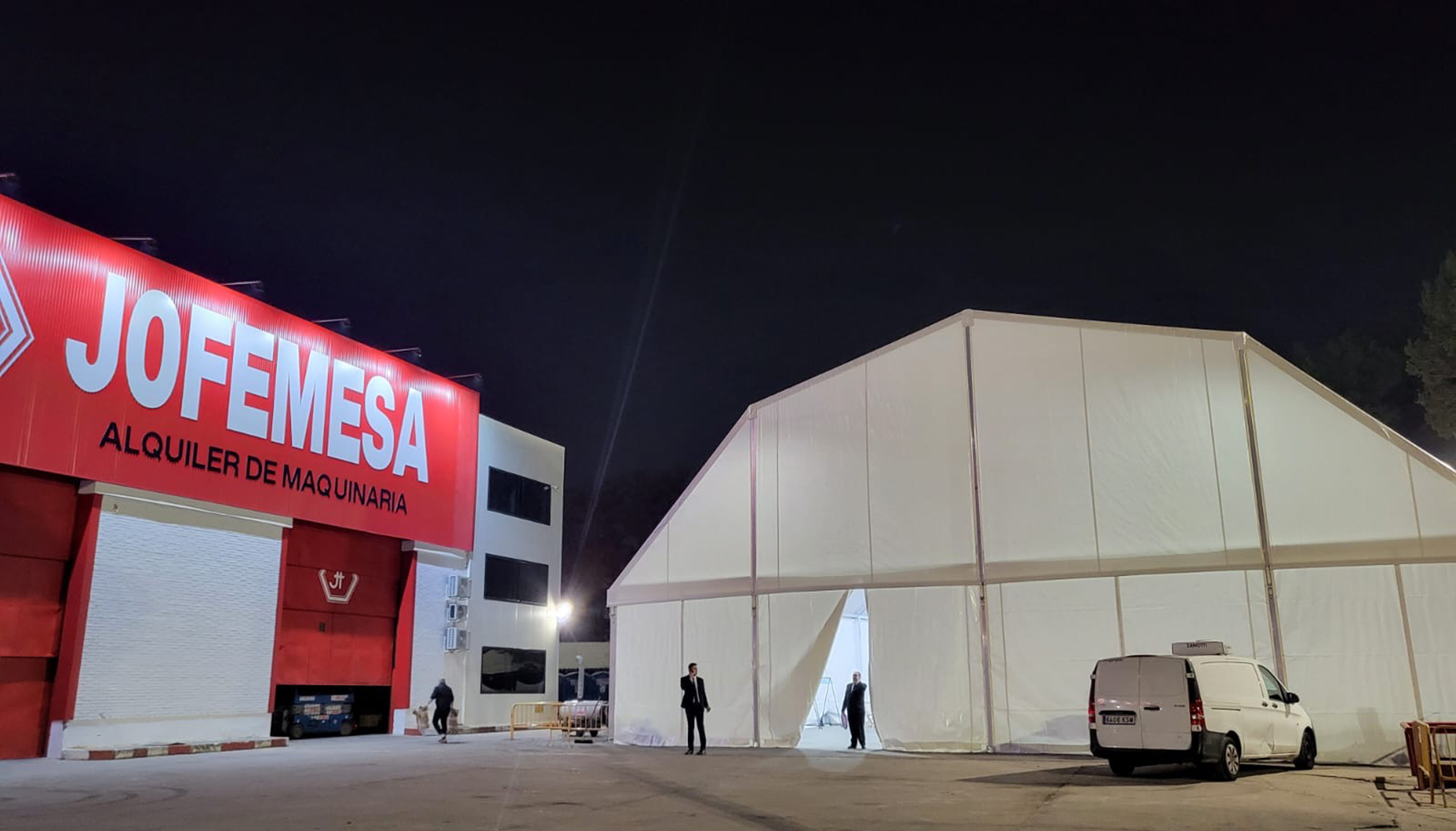 Jofemesa instal una carpa al lado de sus remodeladas instalaciones para celebrar su encuentro anual