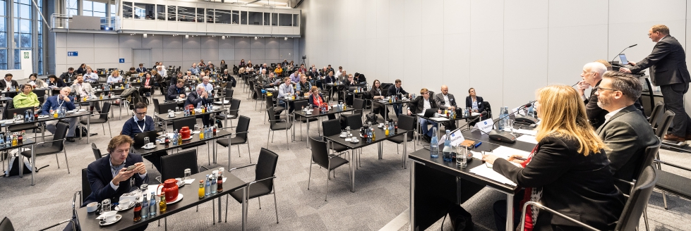 Foram realizadas v�rias dezenas de confer�ncias de imprensa, especialmente durante os dois primeiros dias da exposi��o...