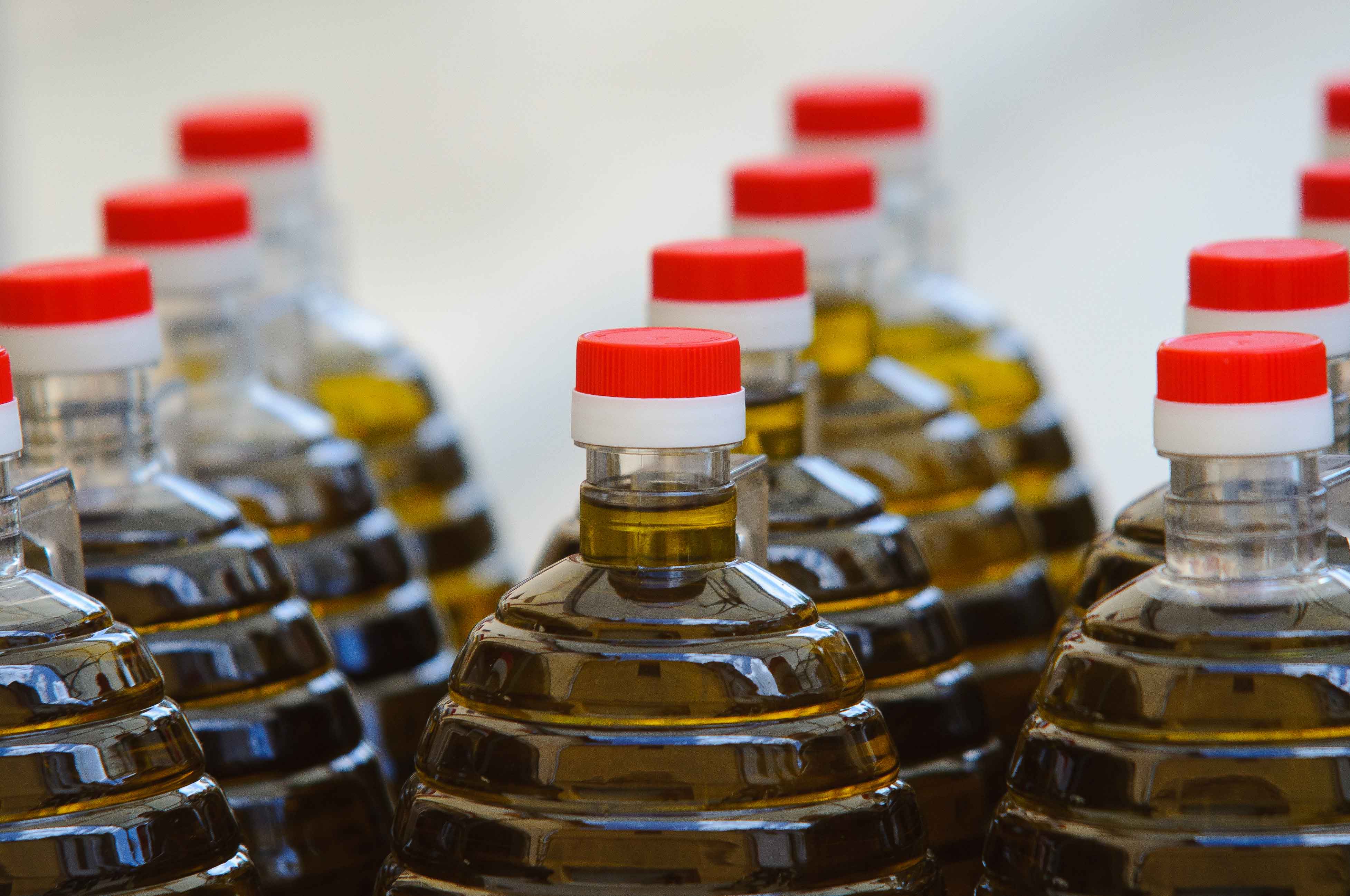 Aprobada la norma del uso de aceiteras irrellenables y etiquetado  obligatorio en los envases de aceite