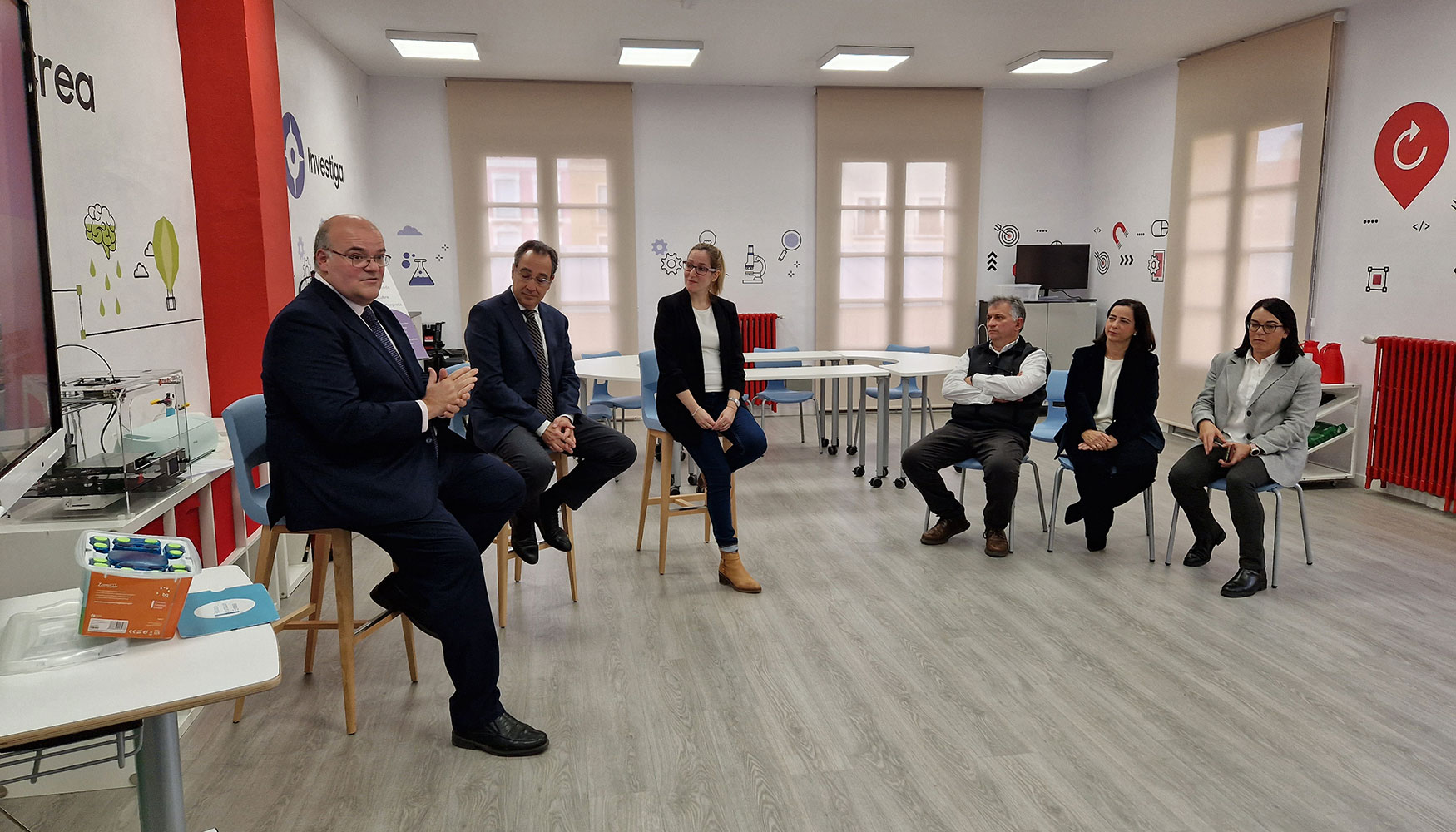 El pasado 27 de noviembre se hizo entrega de un kit de robtica a los centros que participan en el programa Retotech de la Fundacin Endesa...