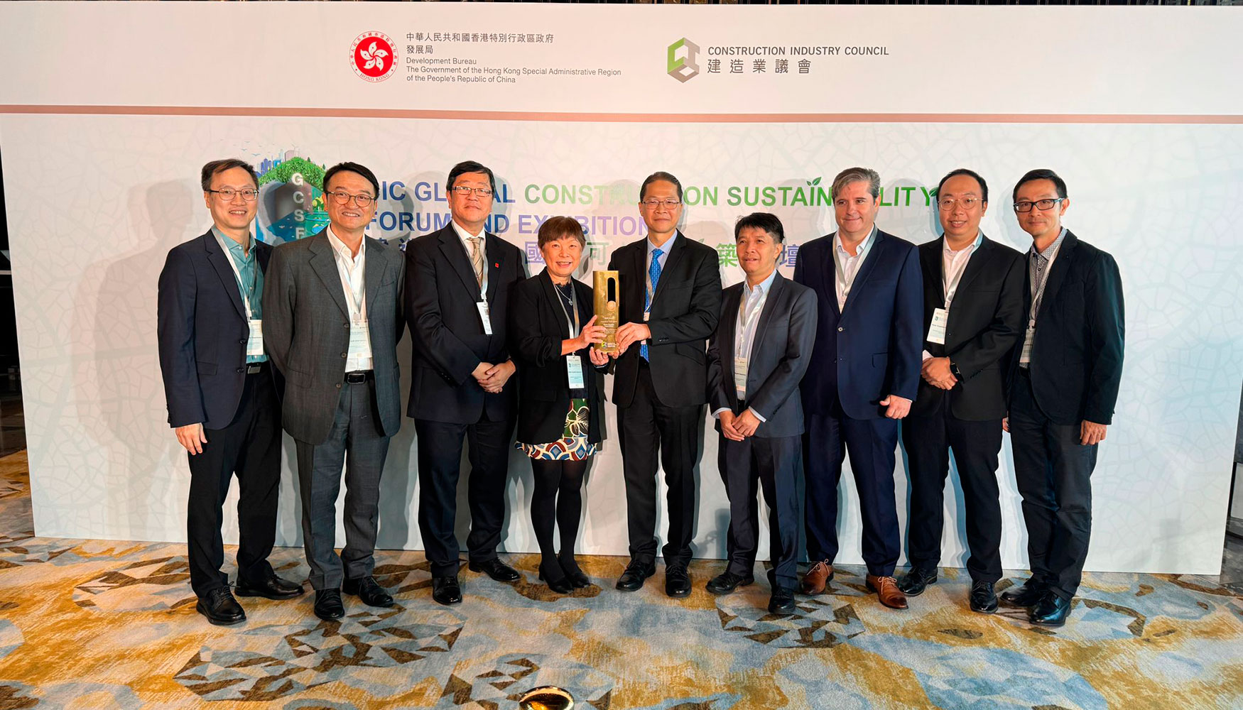 El premio entregado a Acciona pone en valor la desalinizadora Tseung Kwan O reconociendo su compromiso ejemplar con las prcticas sostenibles y una...