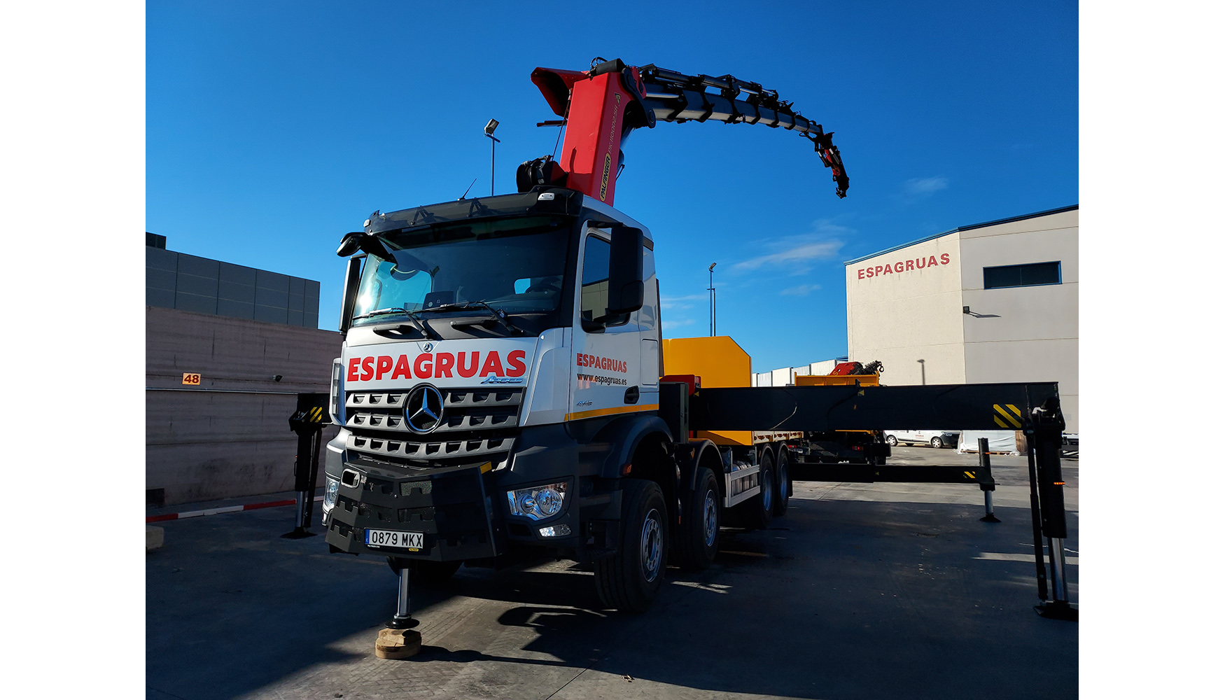 El montaje y carrozado de este conjunto se ha realizado en trabajo en equipo entre el personal de tcnicos especializados Palfinger del Centro de...