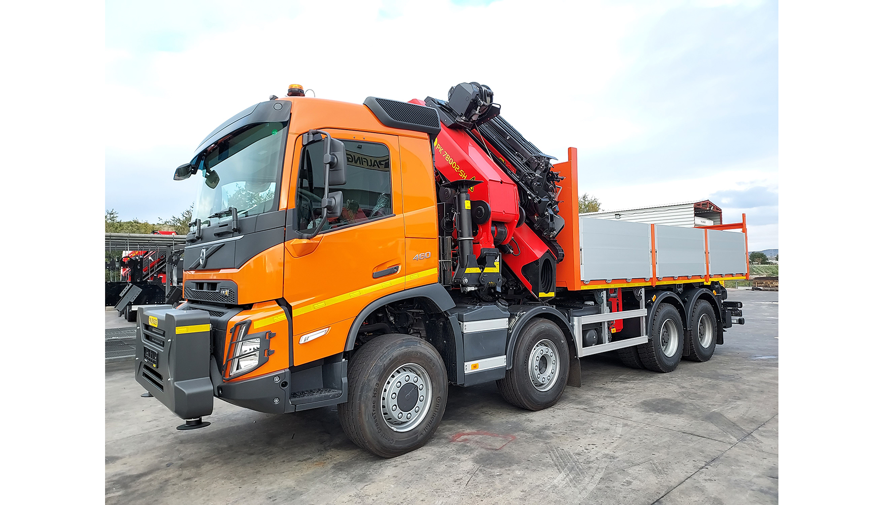 La gra est montada sobre un camin Volvo FMX 86RF 3L