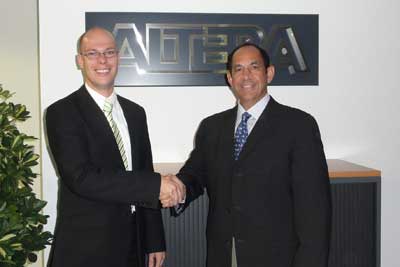 Michael Samuelian of alters (right) and Stefan Schnegger B & r (left) closing the agreement