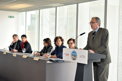 El presidente de Navarra, Miguel Sanz, durante la inauguracin del centro