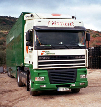 Uno de los actuales camiones de la empresa Villa de Bienservida