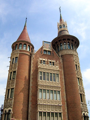 Casa Terrades, o Casa les Punxes, entre las calles Rosell y Bruc y la Avenida Diagonal...