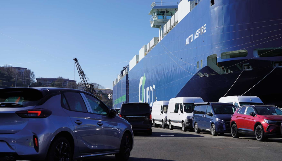 Transporte de veh�culos en el Puerto de Pasaia