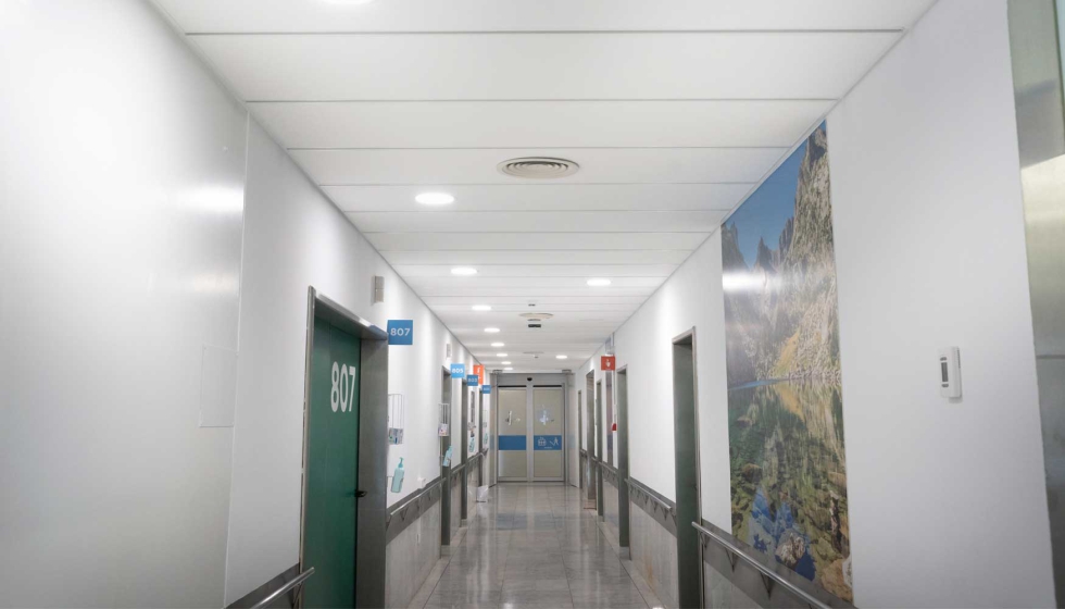 Paneles Saint-Gobain Ecophon instalados en la octava planta del Hospital Vall d'Hebron, en Barcelona