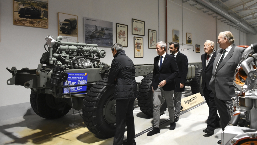 Ms de 150 asistentes, incluidas figuras del mundo del motor y de la poltica, exploraron las exposiciones del MAHI...