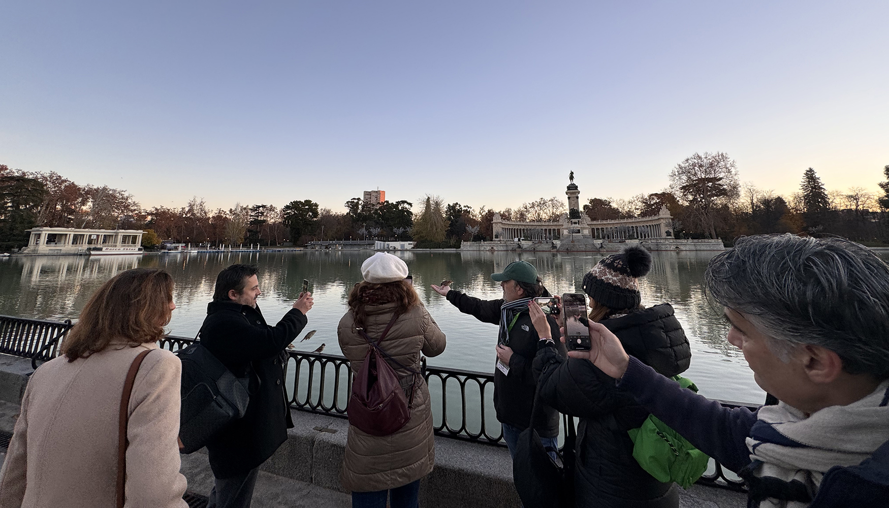 Los invitados a la Asamblea pudieron hacer una visita guiada al parque de El Retiro