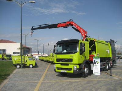 Camiones de recogida de contenedores soterrados de carga superior son equipos de trabajo compuestas por un chasis Volvo FES 62 hi-direccional...