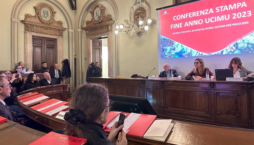 Barbara Colombo, presidente de Ucimu-Sistemi per Produrre, la asociaci�n de fabricantes italianos de m�quinas-herramienta, robots y automatizaci�n...