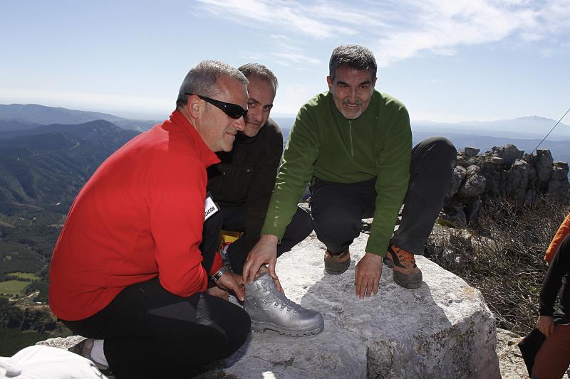 Carlos Abad, Gerente de Chiruca (en el centro), junto Al alcalde de la localidad riojana de Arnedo y al Presidente de la Asociacin Amigos de Arnedo...