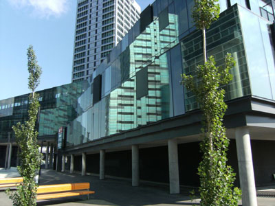 El edificio Azurelau dispone de una original estructura estilo puente