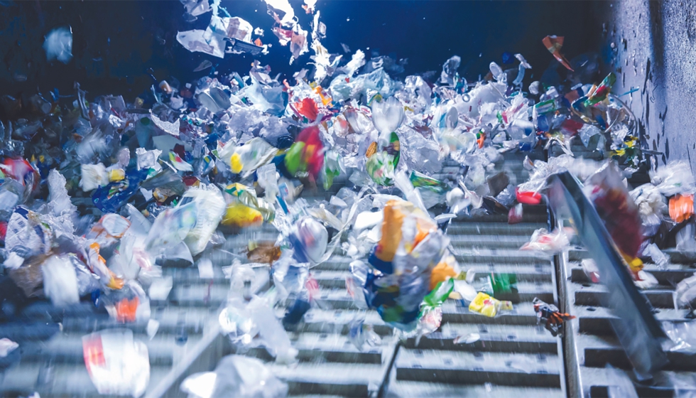O encaminhamento correto dos vrios materiais no sistema de triagem  fundamental para obter material reciclado de alta qualidade...