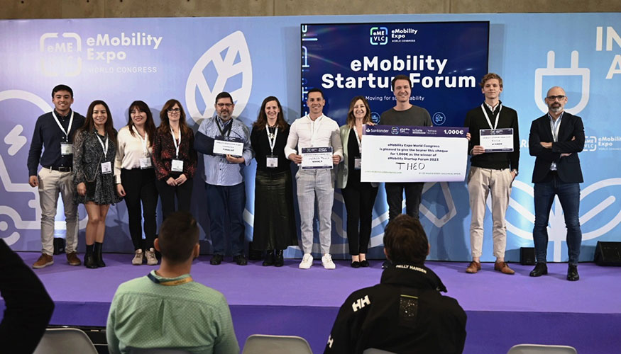 Foto de familia de los ganadores del la pasada edicin del eMobility Startup Forum